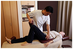 骨盤矯正の様子
